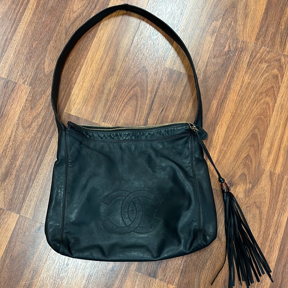 Authentic Chanel vintage Lambskin purse!